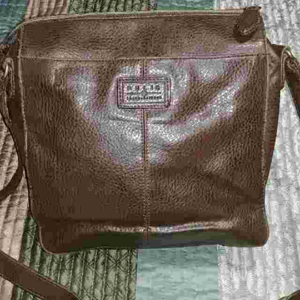 Relic leather shoulder bag